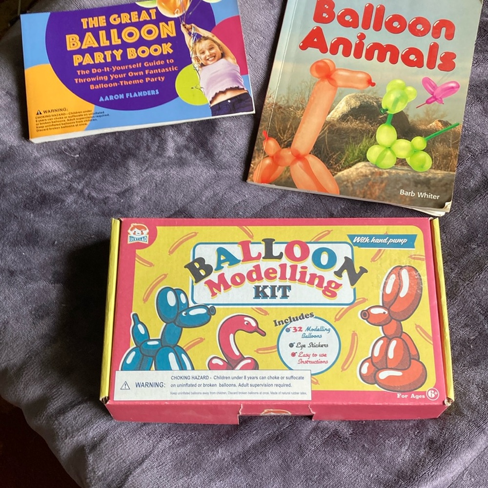 Balloon Modelling Kit with Teo books and Hand Pump - Multicolor